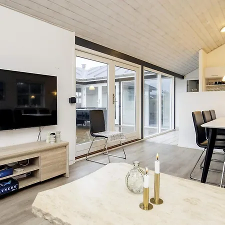5 Star Holiday Home In Hirtshals *