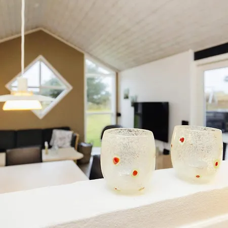 8 Person In Hirtshals-by Traum