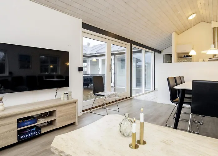 8 Person In Hirtshals-by Traum *