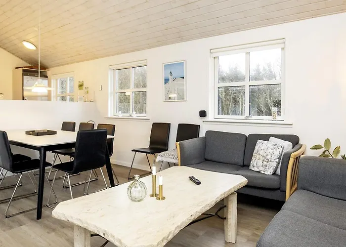 8 Person In Hirtshals-by Traum