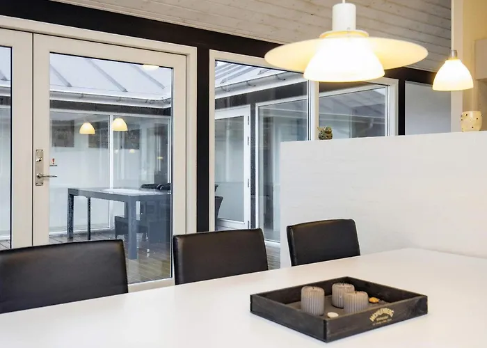 8 Person In Hirtshals-by Traum