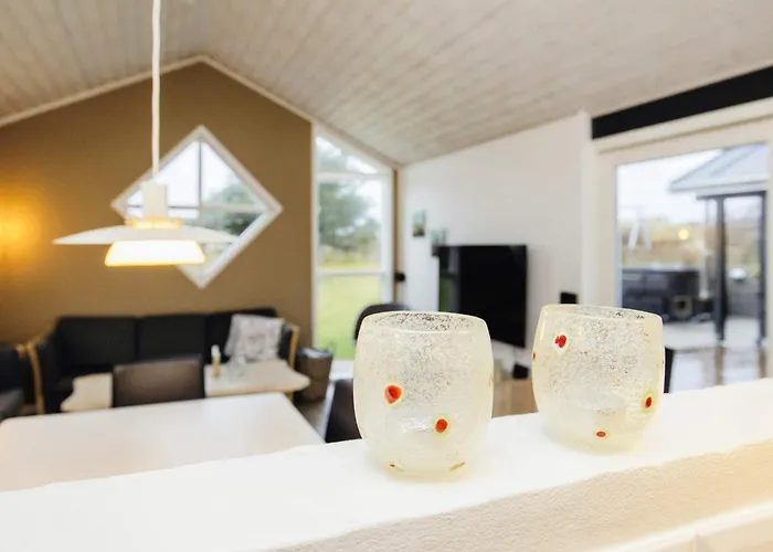 8 Person In Hirtshals-by Traum